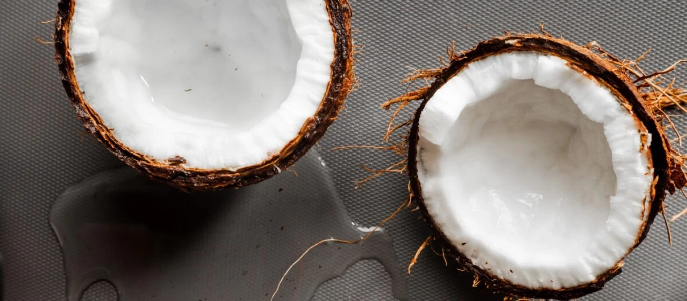 Τα οφέλη του νερού καρύδας για την υγεία - Όσα προσφέρει στο ανοσοποιητικό και στην καρδιά